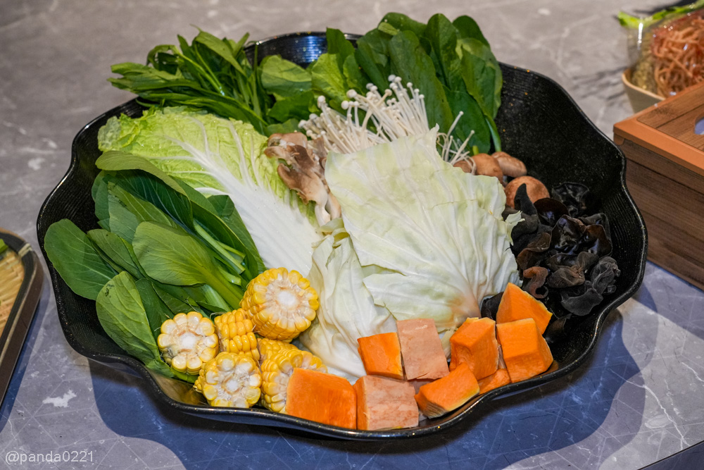 桃園｜97玖柒火鍋城．全桃園最大桌菜式火鍋！$362起自助吧無限吃、10-30人獨立包廂與頂級砂鍋魚頭推薦 @Panda's paradise