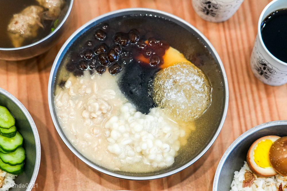 桃園｜上日十先生．外觀像咖啡廳，裡面竟然賣古早味豬油拌飯！還有手工豆花與黑糖清冰～ @Panda's paradise
