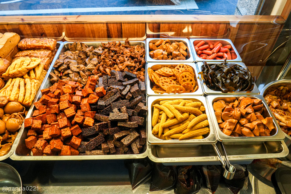 桃園八德｜下坑&middot;椒麻滷味-八德大湳店．椒麻香冷滷味越吃越涮嘴，雞爪、鴨翅、鴨舌、脆腸都有！ @Panda's paradise
