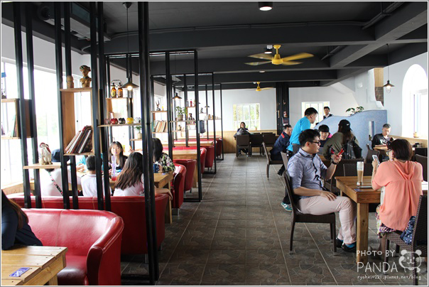新竹湖口｜山丘上景觀咖啡館．希臘地中海風情俯瞰夜景的景觀餐廳 @Panda&#039;s paradise
