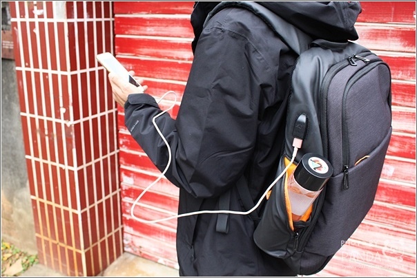 穿搭｜UTmall 防盜USB充電雙肩背包．防水大容量可裝電腦實用旅行後背包 @Panda&#039;s paradise
